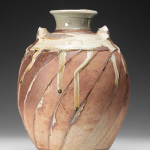 Stoneware 2 lugs fluted ash and celadon glazes
21 X 21 X 29.5cm    2.8kg