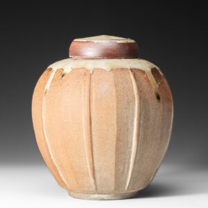 Stoneware, faceted, ash glaze
19.5 X 19.5 X 22.5cm    2.7kg