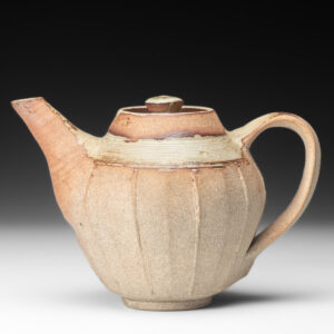 Stoneware, fluted, ash and celadon glazes
21.5 X13.5 X 15cm    1kg