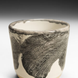 Icelandic landscape
Smooth white stoneware green teacup with black brush Icelandic motif
8 X 8 X 7.5cm     $50