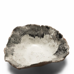 Medium Icelandic dipping bowl
White terracotta asymetrical Icelandic dipping bowl. Flat base and black rim
11.5 X 9.5 X 4.5cm     $55
