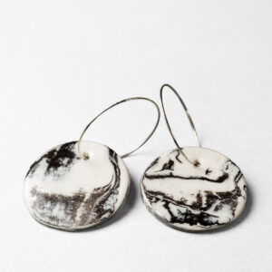 Large Nerikomi hooped earings
Pair of glazed ceramic round hooped earings in porcelain and black midfire clays. Top fixing
3.5 X 3.5 X 0.2cm     $70