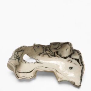 White Nerikomi oyster
Single Nerikomi oyster in poreclain and black midfire clay 
8.5 X 5 X 2cm     $65